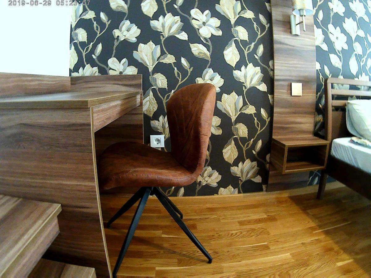Uki-modern With Parking Apartman *